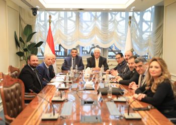 وزير التعليم العالي يلتقي رئيس هيئة الشراء لمناقشة احتياجات المستشفيات الجامعية وتجهيز مستشفى ٥٠٠٥٠٠