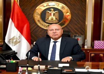 وزير الصناعة والنقل مع المستثمرين الصناعيين بمحافظة كفر الشيخ بحضور المحافظ