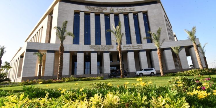 وزير الإسكان يٌصدر قرارات إزالة لتعديات ومخالفات بناء بمدن برج العرب وبني سويف والمنيا الجديدة