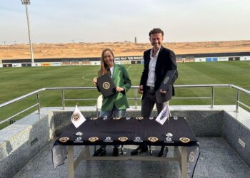 سوبرنوفاس تقدم منح كروية بالخارج للأطفال