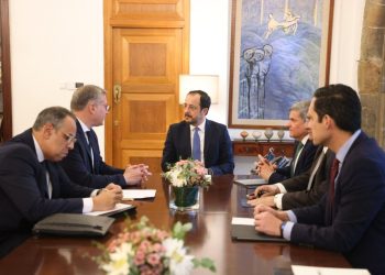 وزير البترول يسلم دعوة الرئيس السيسي لرئيس قبرص لحضور مؤتمر مصر للطاقة