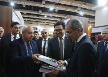 وزيرا الاتصالات والثقافة يطلقان تطبيق “كتاب” ومكتبة رقمية شاملة