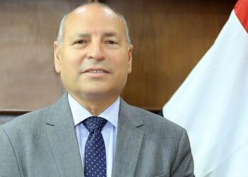 محافظ القاهرة يوجه رؤساء الأحياء بسرعة الاستجابة لشكاوى المواطنين