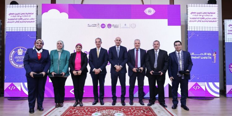وزيرا الاتصالات والتعليم يشهدان تخريج أول دفعتين من طلاب مدارس WE للتكنولوجيا التطبيقية