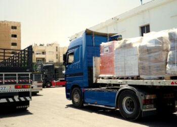 دخول 187 شاحنة مساعدات و5 شاحنات وقود إلى معبري كرم أبو سالم والعوجة حتى الآن