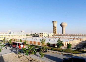 وزير الإسكان يستعرض مشروعات شركة “المقاولون العرب” بعددٍ من المدن والمحافظات