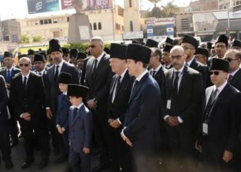 محافظ أسوان يشارك في مراسم الجنازة الرسمية لتوديع الأمير كريم الحسينى الأغاخان الرابع