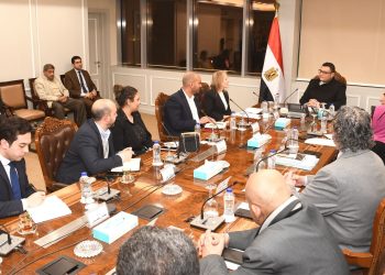 وزير الإسكان يبحث مع مسئولي البنك الأوروبي لإعادة الإعمار والتنمية سبل تعزيز التعاون