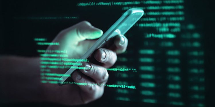 تطبيقات ضارة تعرضك للاختراق وسرقة أموالك على هاتفك الآيفون.. ماهى؟