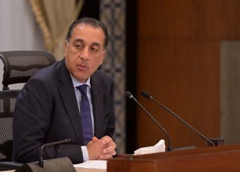 مدبولي يبدأ جولة تفقدية موسعة بعدد من المشروعات بمنطقة السخنة المتكاملة