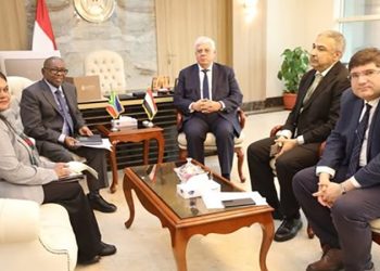 وزير التعليم العالي يبحث سُبل التعاون مع وزير العلوم والتكنولوجيا والابتكار بجنوب إفريقيا