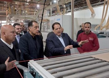 رئيس الوزراء يفتتح المرحلة الثانية من مصنع شركة “سيراميكا كليوباترا”