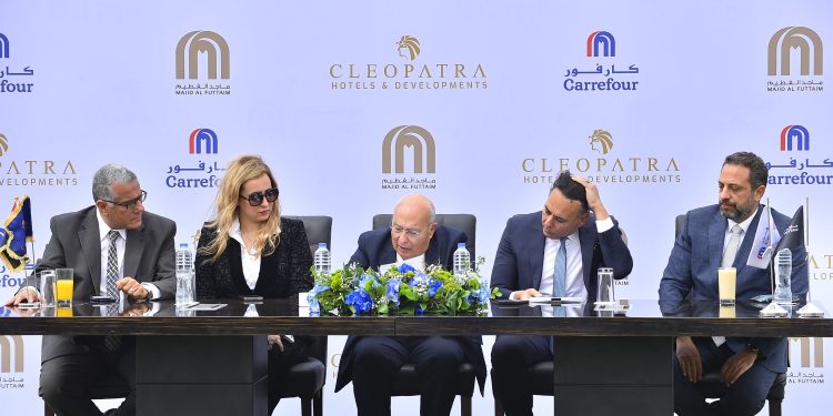 كارفور توقع عقد أول وأكبر فروعها بالشيخ زايد مع كليوباترا جروب