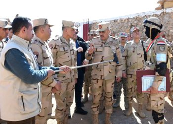 رئيس أركان حرب القوات المسلحة يتفقد إجراءات التأمين على الإتجاه الإستراتيجى الغربى