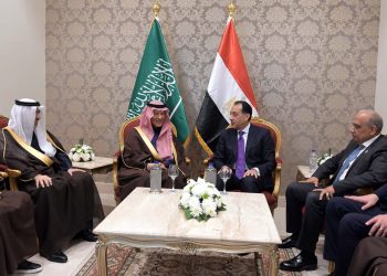 رئيس الوزراء يلتقي وزير الطاقة السعودي الأمير عبد العزيز بن سلمان