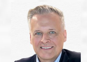 فيناسترا تطرح مساعدًا يعمل بالذكاء الاصطناعي لتبسيط التمويل التجاري