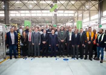 وزير الصناعة والنقل والسفير الفرنسي يتفقدان التوسعات الجديدة بمصنع شنايدر إلكتريك
