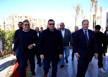 وزير الإسكان يتفقد محطة رفع صرف صحي رقم 4 ومشروع الغلق الآمن لمقلب المخلفات بمنطقة السلام