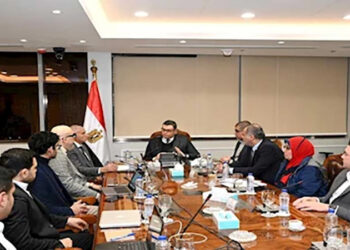 وزير الإسكان يلتقي مسئولي “منصة مصر العقارية” لاستعراض فرص التعاون