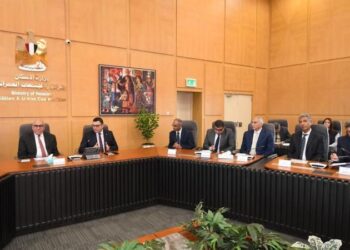 وزير الإسكان ورئيس الهيئة العربية للتصنيع يستعرضان الموقف التنفيذي للمشروعات ضمن مبادرة “حياة كريمة”