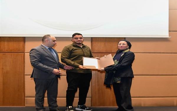 وزيرة البيئة تسلّم عقود تعيين  المراقبين والباحثين البيئيين الجدد لدعم العمل البيئي بالمحميات الطبيعية