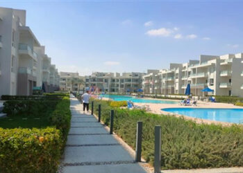 الإسكان تبحث حلولاً عاجلة لمشروعات مياه الشرب والصرف الصحي المتأخرة