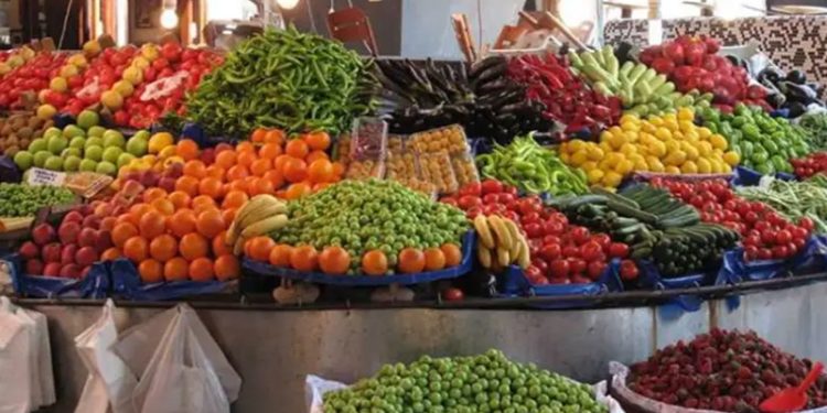 أسعار الخضار والفاكهة اليوم الإثنين