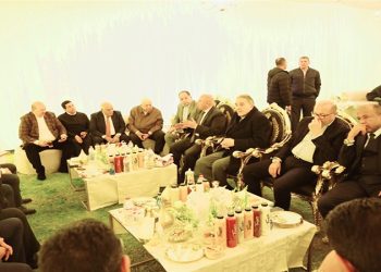 وزير الصناعة والنقل يتناول وجبة الإفطار مع  عمال مصانع الحديد والصلب بمدينة السادات