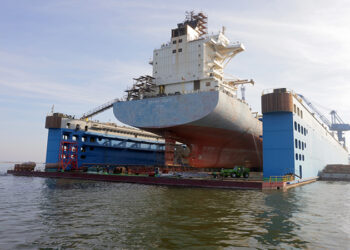 الفريق أسامة ربيع يبحث تأثير تطورات الأوضاع بمنطقة البحر الأحمر مع الرئيس التنفيذي لـ MSC