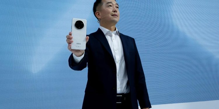 ريلمي تكشف عن هاتفًا بكاميرا مزودة بمستشعر فائق الحجم خلال المؤتمر العالمي للهواتف MWC 2025