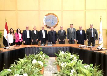 وزير الصناعة يشهد توقيع مذكرة تفاهم بين الشركة القابضة للنقل البحري والبري وشركة السويدي اليكتريك
