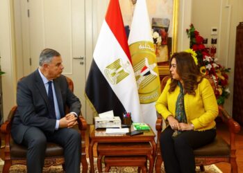 وزيرة التنمية المحلية تتابع مع محافظ الإسكندرية عدد من ملفات العمل المختلفة