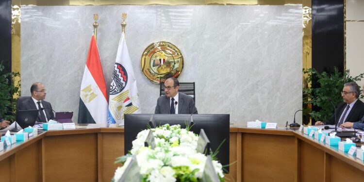 وزير قطاع الأعمال العام يترأس اجتماع الجمعية العامة للشركة القابضة للتشييد والتعمير