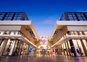 الفطيم العقارية تحتفل بعيد الأم بسداد ديون الغارمات