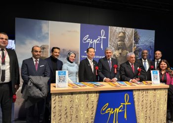 وزير السياحة وعمدة طوكيو