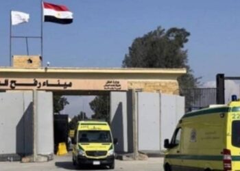 معبر رفح يستقبل 17 مصابًا و22 مرافقًا فلسطينيًا لتلقى العلاج فى مصر