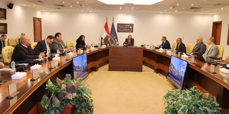 وزير الاتصالات يلتقى أعضاء مجلس إدارة شركة واحات السيليكون