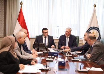 وزيرا البترول والإسكان يبحثان التعاون في مد شبكات الغاز الطبيعي بغرب العلمين الجديدة