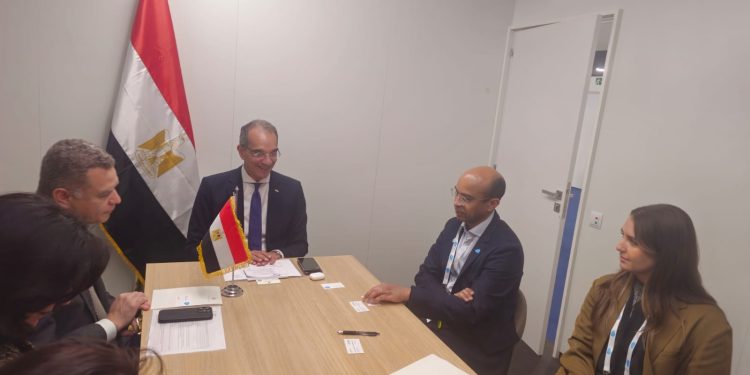 وزير الاتصالات يلتقي مسئولى شركات عالمية لجذب استثمارات جديدة في التعهيد