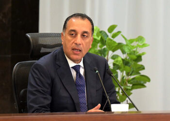 رئيس الوزراء يوجه الوزراء بتكثيف جولاتهم الميدانية في مواقع العمل بمختلف المشروعات التنموية والخدمية