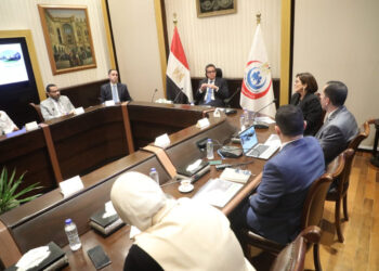 وزير الصحة يؤكد امتلاك مصر لقدرات فنية وكوادر بشرية تؤهلها لأن تكون مركزًا رائدًا في الصناعات الدوائية