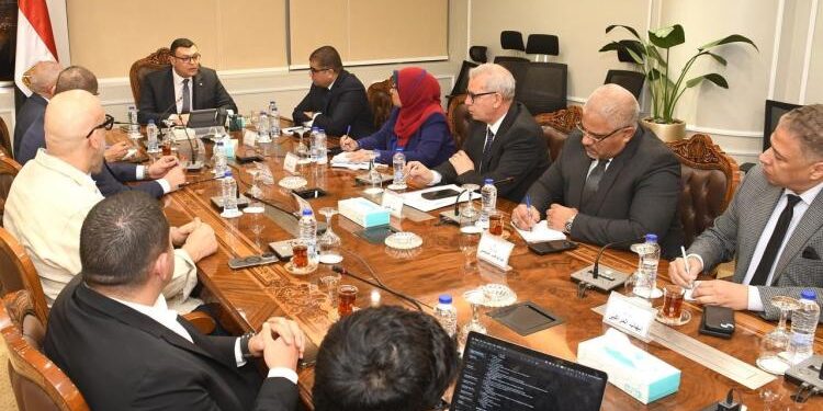 وزير الإسكان يلتقي مسئولي “منصة مصر العقارية” لاستعراض أوجه التعاون المستقبلي