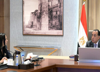 رئيس الوزراء يتابع مع وزيرة التضامن الاجتماعي ملفات عمل الوزارة