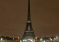 برج “إيفل” بباريس يطفئ أنواره حدادا على بابا الفاتيكان