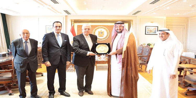 وزير التعليم العالى يبحث مع الأمير عبد العزيز بن طلال التعاون مع الجامعة العربية المفتوحة