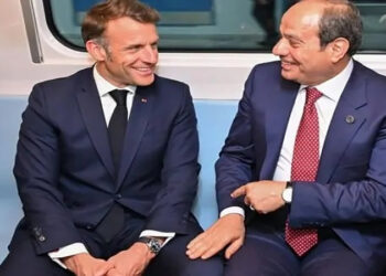 الرئيس السيسي ونظيره الفرنسي يصلان إلى العريش