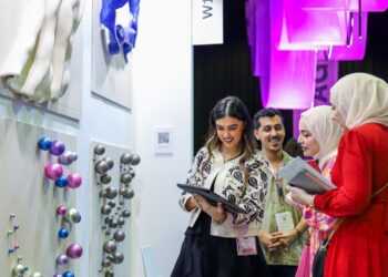 معرض فنون العالم دبي 2025 يفتتح أبوابه غداً في مركز التجاري العالمي