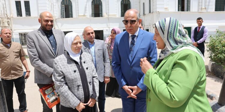 محافظ المنيا يكرم الأمهات المثاليات بالتعاون مع مؤسسة العربى لتنمية المجتمع