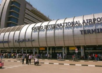 مطار القاهرة يستقبل 312,292 راكبًا على 2,433 رحلة جوية خلال فترة العيد