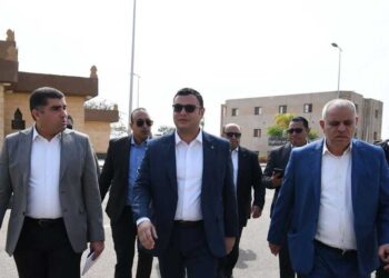 وزير الإسكان يقوم بزيارة مفاجئة لمتابعة سير العمل بجهاز مدينة العبور
